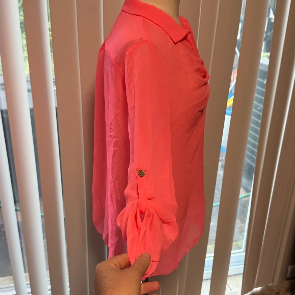 Vibrant Coral Button-Front Blouse size M
#135/3tt - Picture 7 of 11